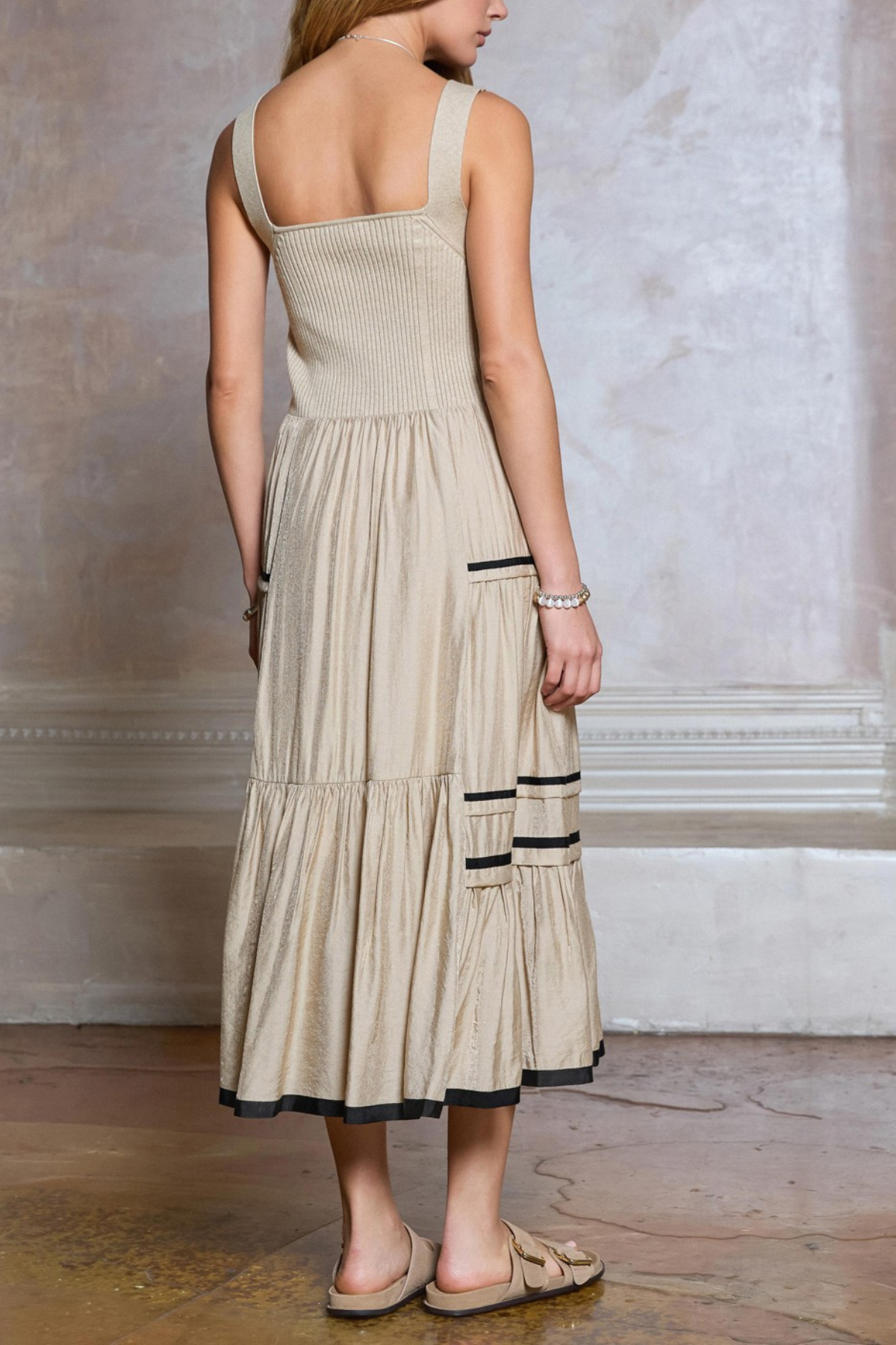 Contrast Detail Tiered Midi Dress
