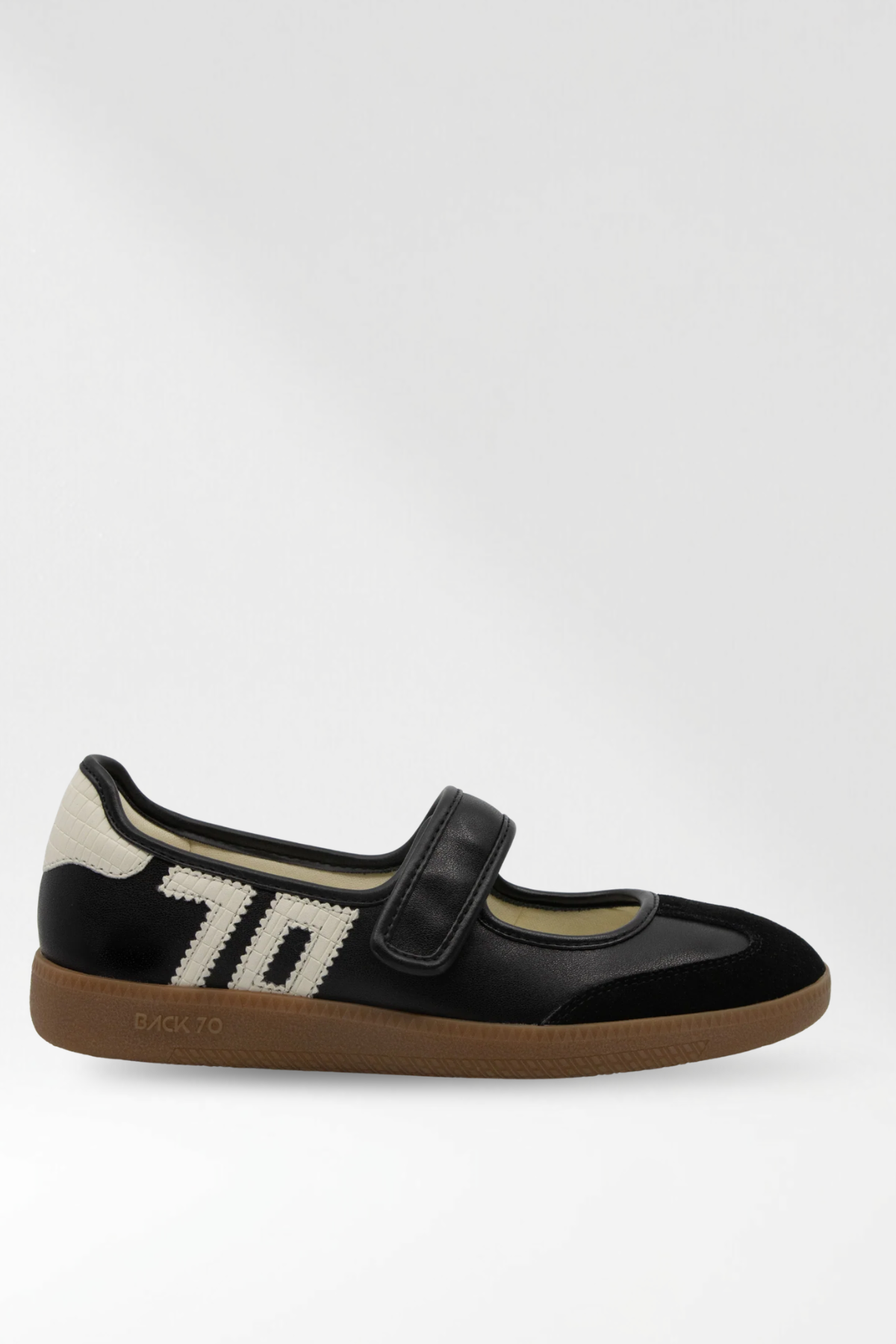 Back 70 Aya Sneaker