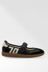 Back 70 Aya Sneaker