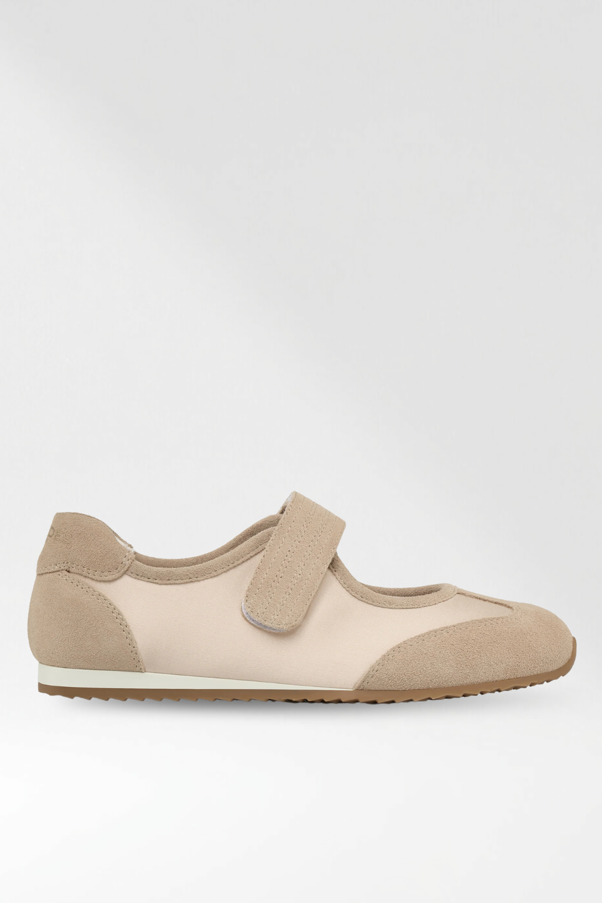 JSlides Patricia Sneaker