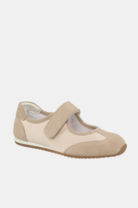 JSlides Patricia Sneaker