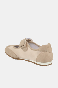 JSlides Patricia Sneaker