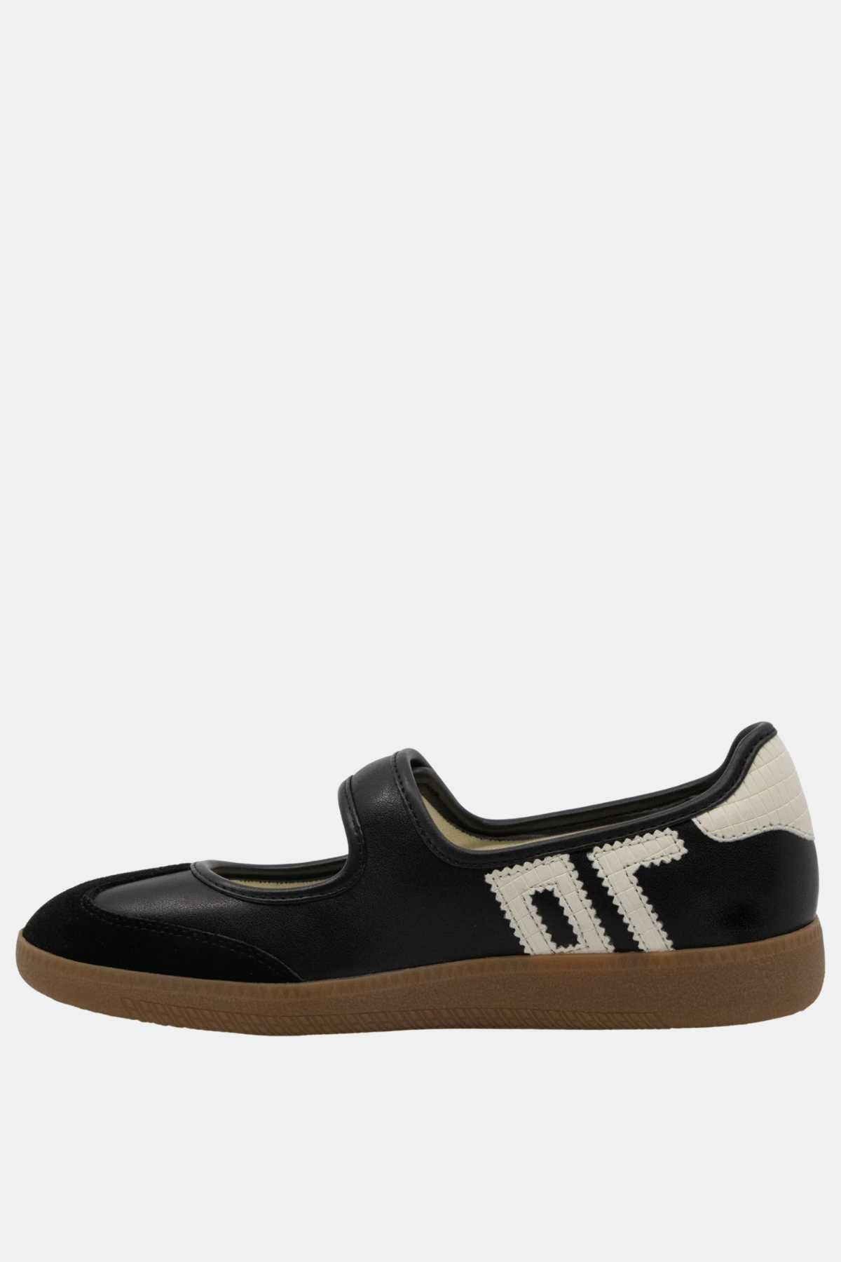 Back 70 Aya Sneaker
