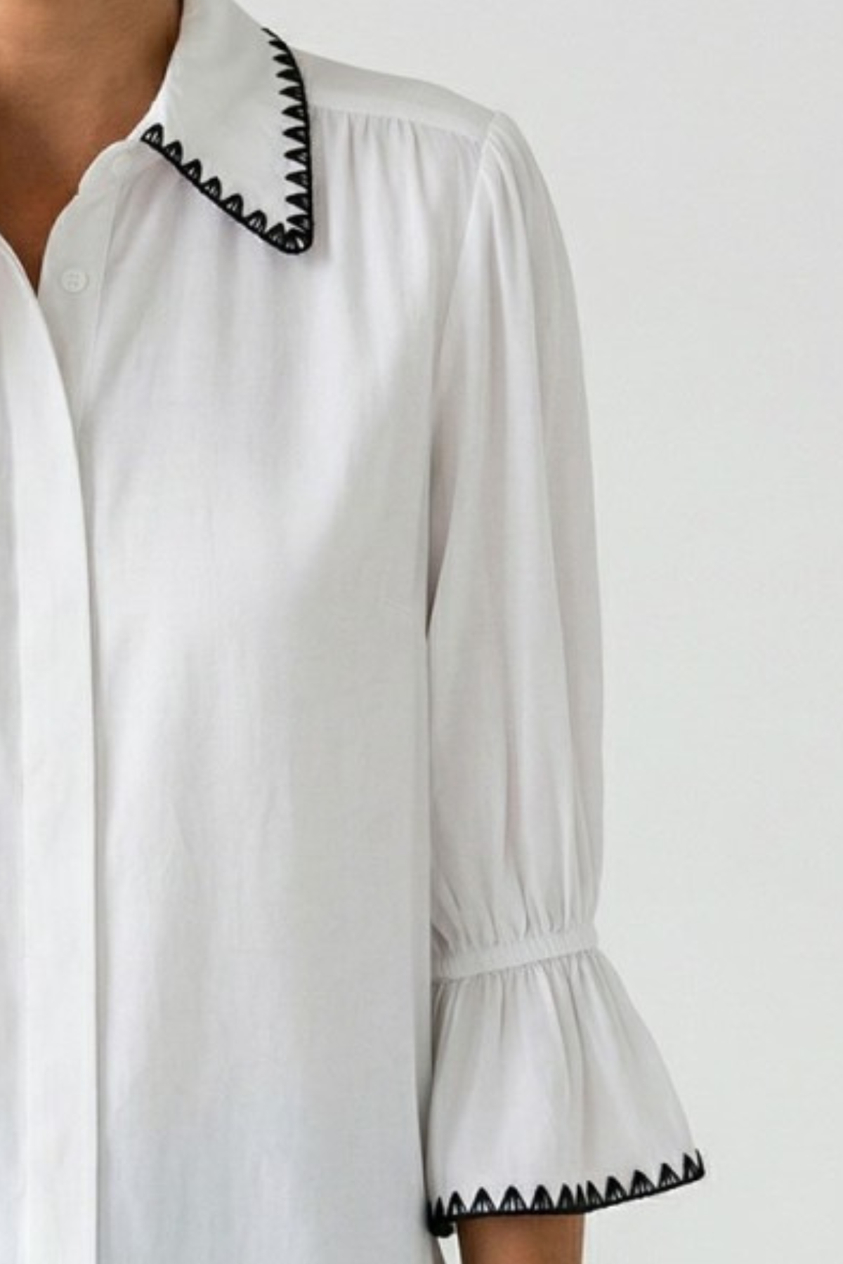 Contrast Trim Flounce Sleeve Blouse