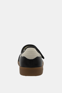 Back 70 Aya Sneaker