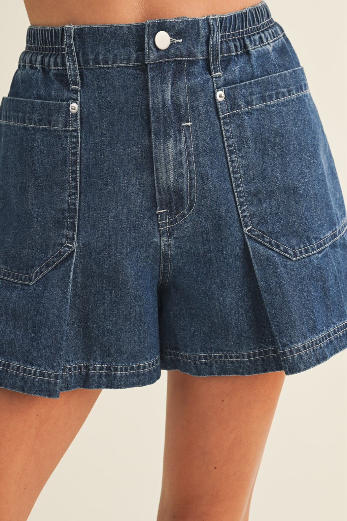 Patch Pocket Pleated Denim Shorts