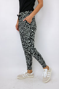 Lilly Pulitzer Luxletic Island Mid Rise Jogger