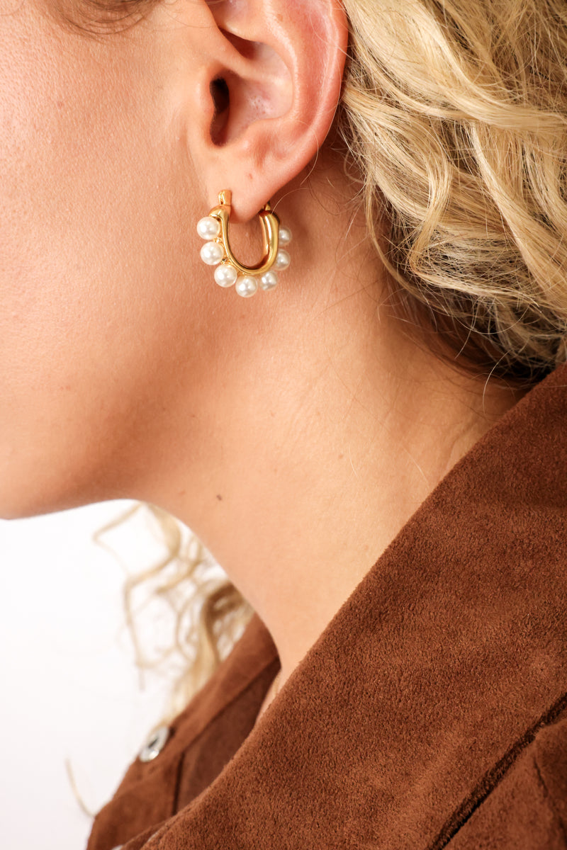 Ava Oval Pearl Hoop